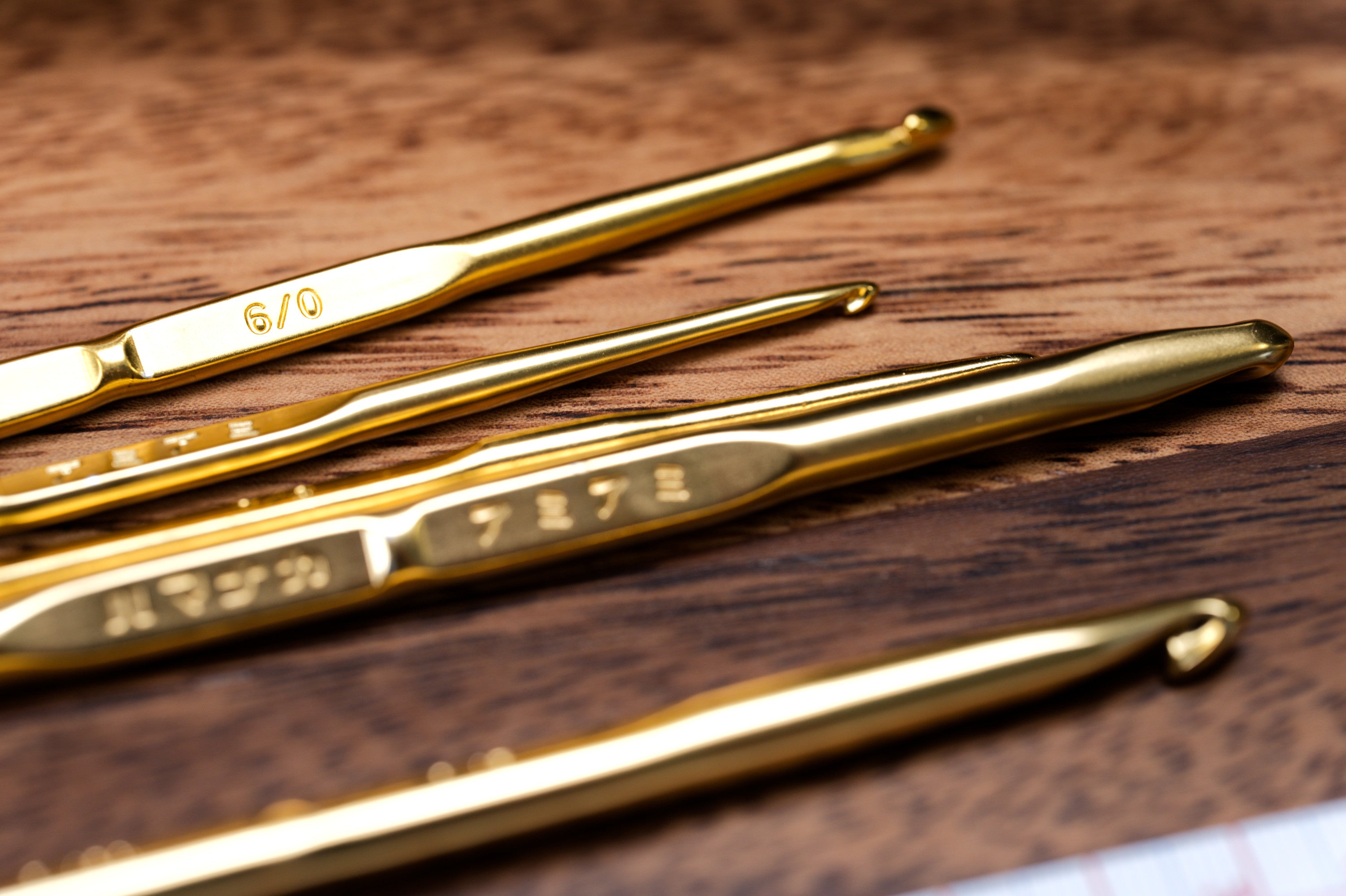 Double-Ended Crochet Hook, Glossy Gold