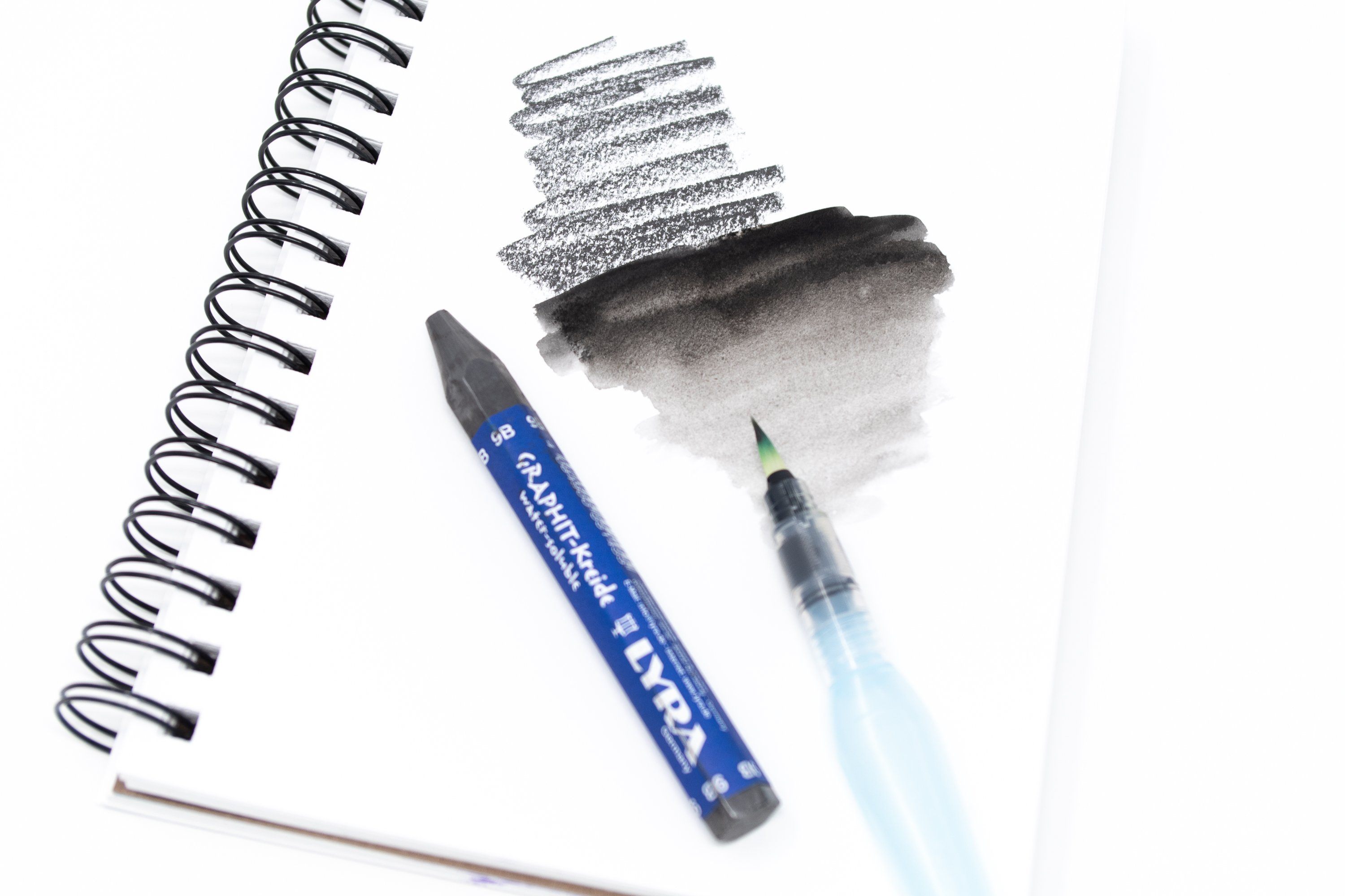 Water-soluble graphite crayonsLyra 
